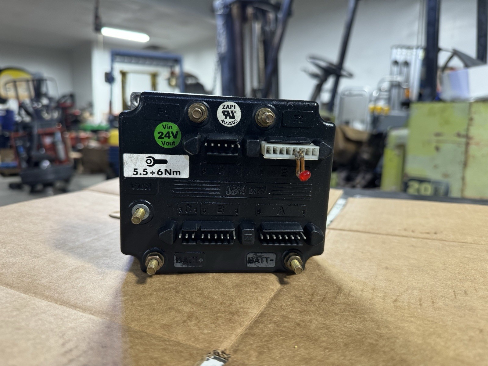 (REMAN) OEM CROWN FORKLIFT CONTROLLER - WP2300 ZAPI 813096-001 | 813096001 (REMAN) OEM CROWN FORKLIFT CONTROLLER - WP2300 ZAPI 813096-001 | 813096001