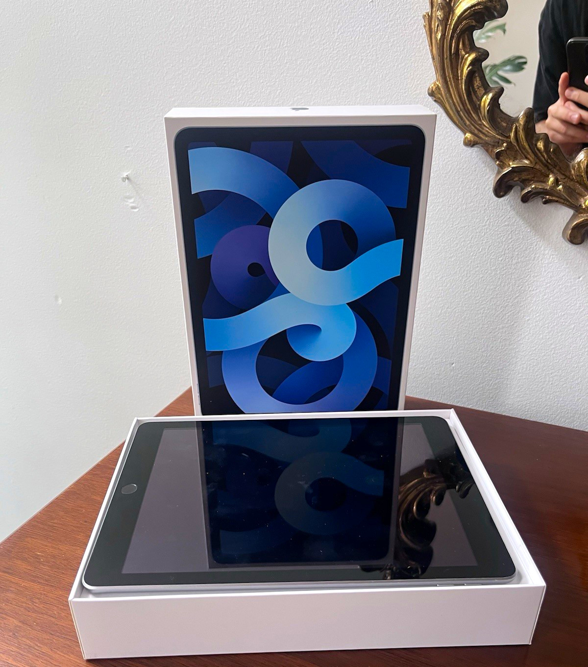 Apple iPad 5th Generation 32GB – Model A1822 – Gently Used
