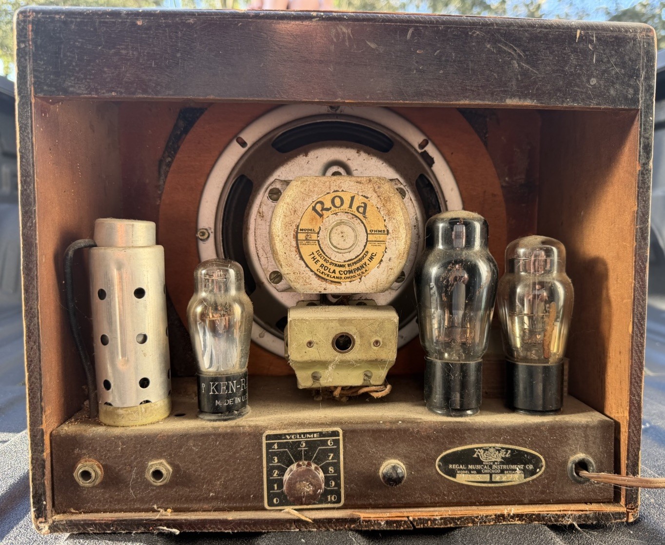 Vintage Regal Tube Amplifier W/ Rola Speaker (See Description) Vintage Regal Tube Amplifier W/ Rola Speaker (See Description)