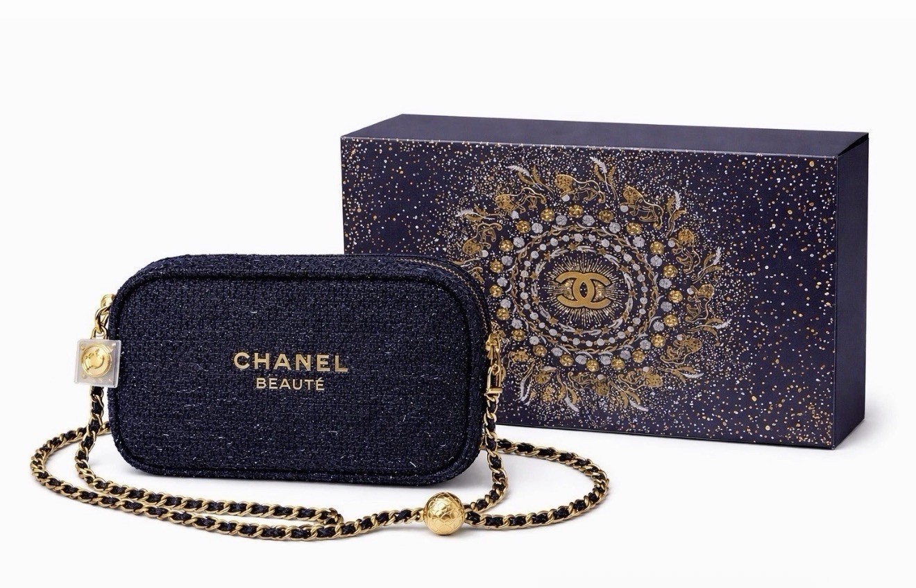 CHANEL Beauty Holiday Pouch Navy Tweed + added Gold Chain Camellia GWP With Box CHANEL Beauty Holiday Pouch Navy Tweed + added Gold Chain Camellia GWP With Box