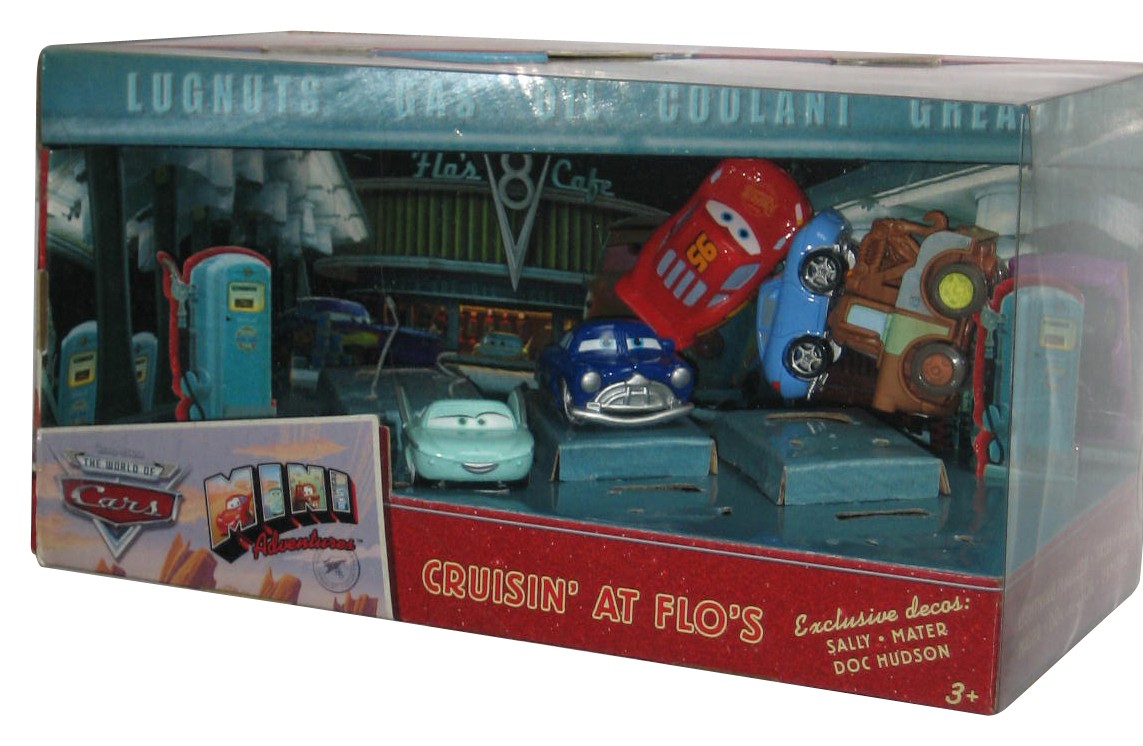 Disney Cars Mini Adventures Cruisin\' At Flo\'s Sally Mater Doc Hudson Toy Car Box