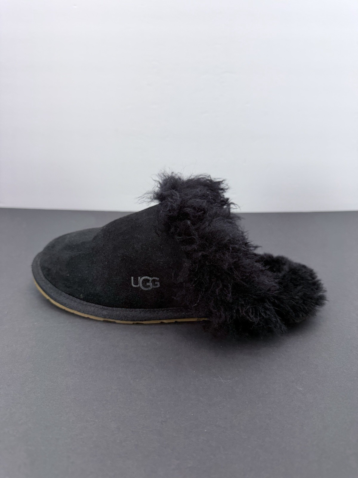 Ugg Scuff Sis Slipper Women’s Size 8 Black Suede Fluffy Sheepskin Collar Slip On