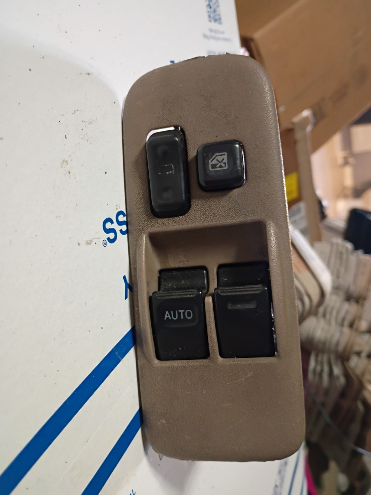 1998-2003 Toyota Sienna Power Window Switch Panel 1998-2003 Toyota Sienna Power Window Switch Panel