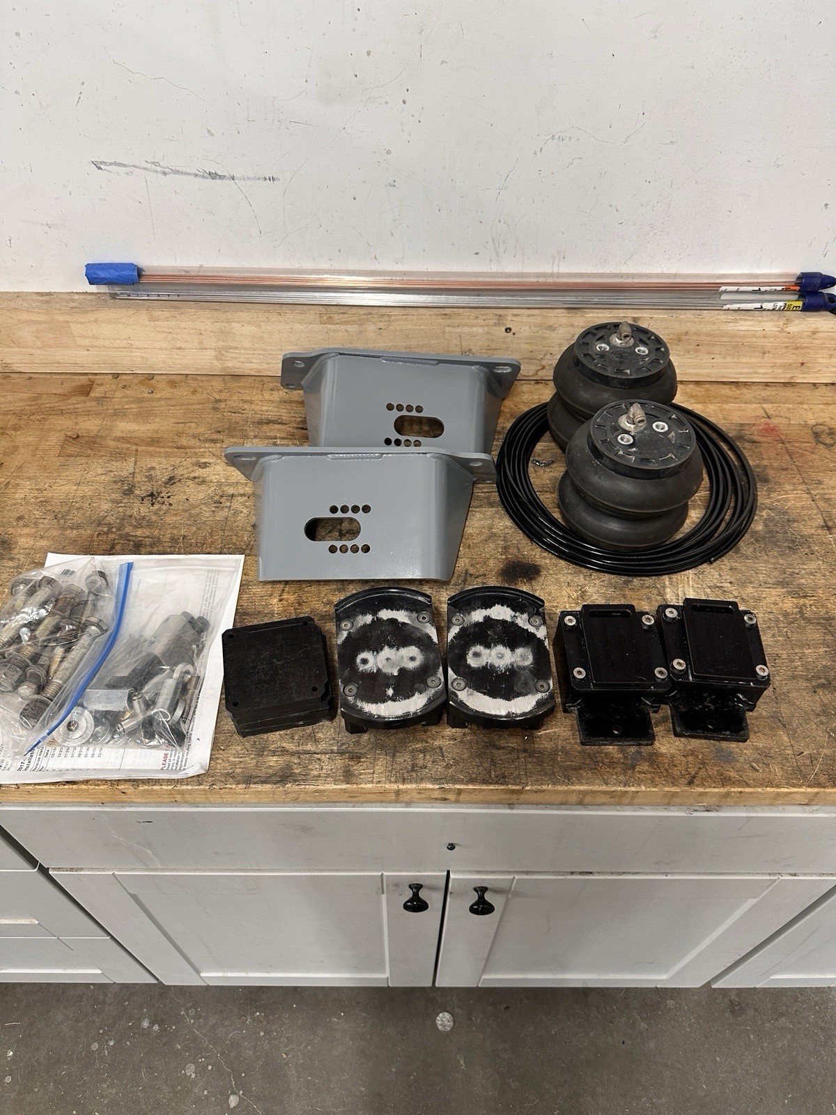 Full Travel Bags Ford F250/350 with Carli Level Height Leaf Springs Suspension