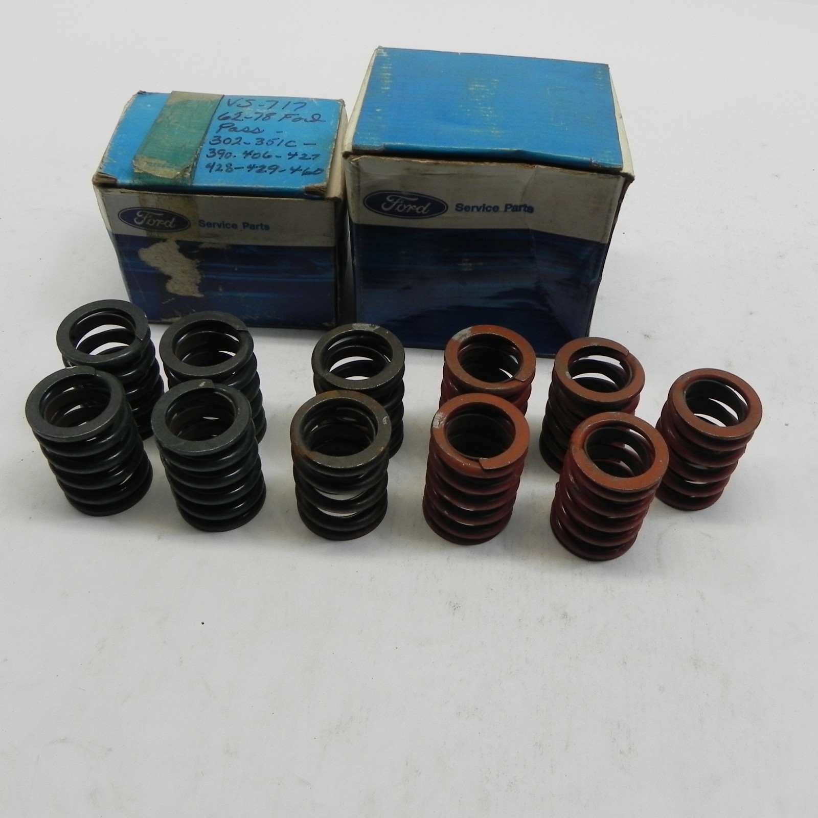 NOS SET OF FORD VALVE SPRINGS 1962-78 V8 WITH BOX LOT OF 11 VINTAGE CAR PARTS