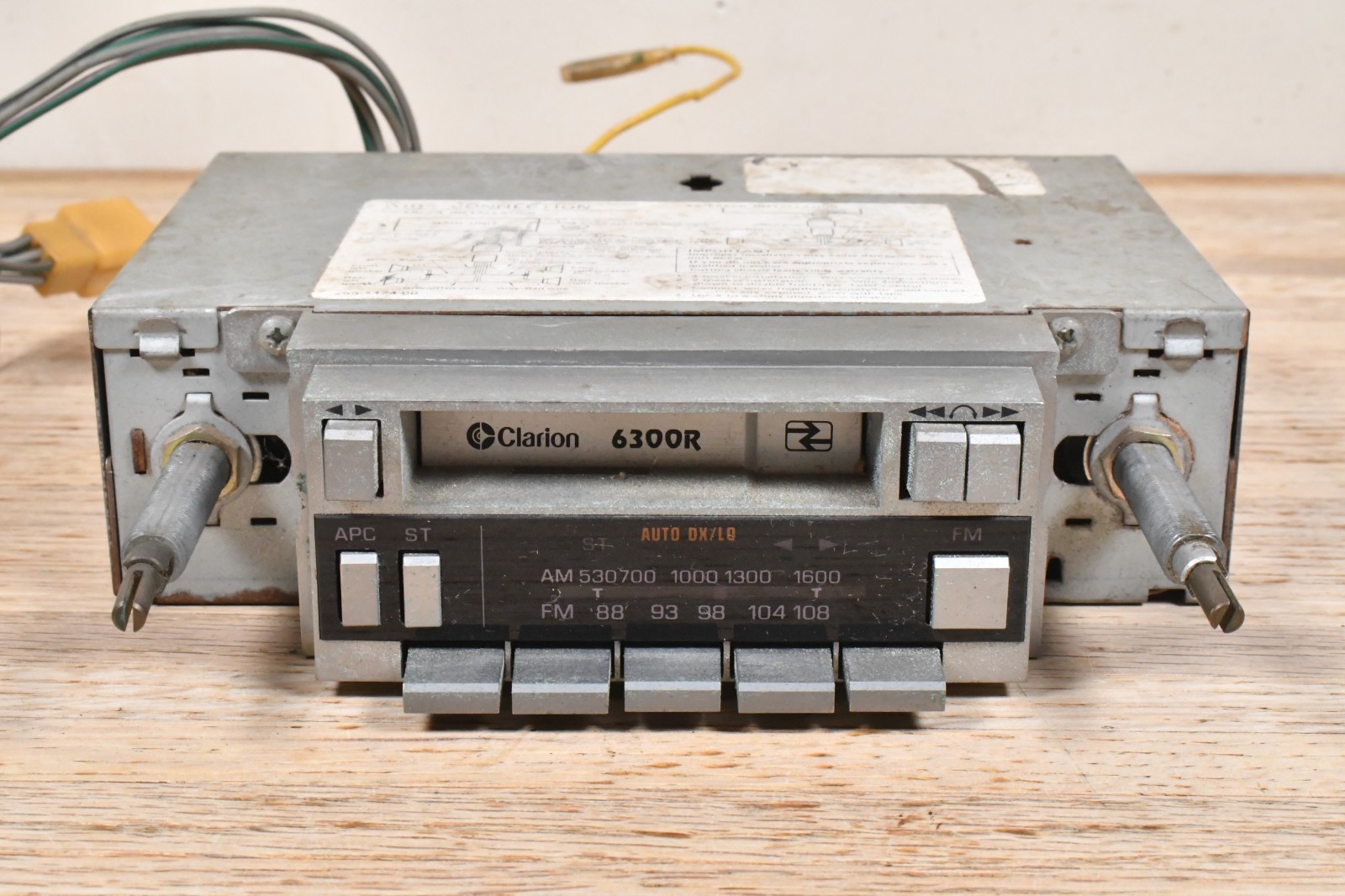 AS IS UNTESTED Vtg 1973-1979 Super Beetle OEM Clarion Dash AM/FM Radio 6300R
