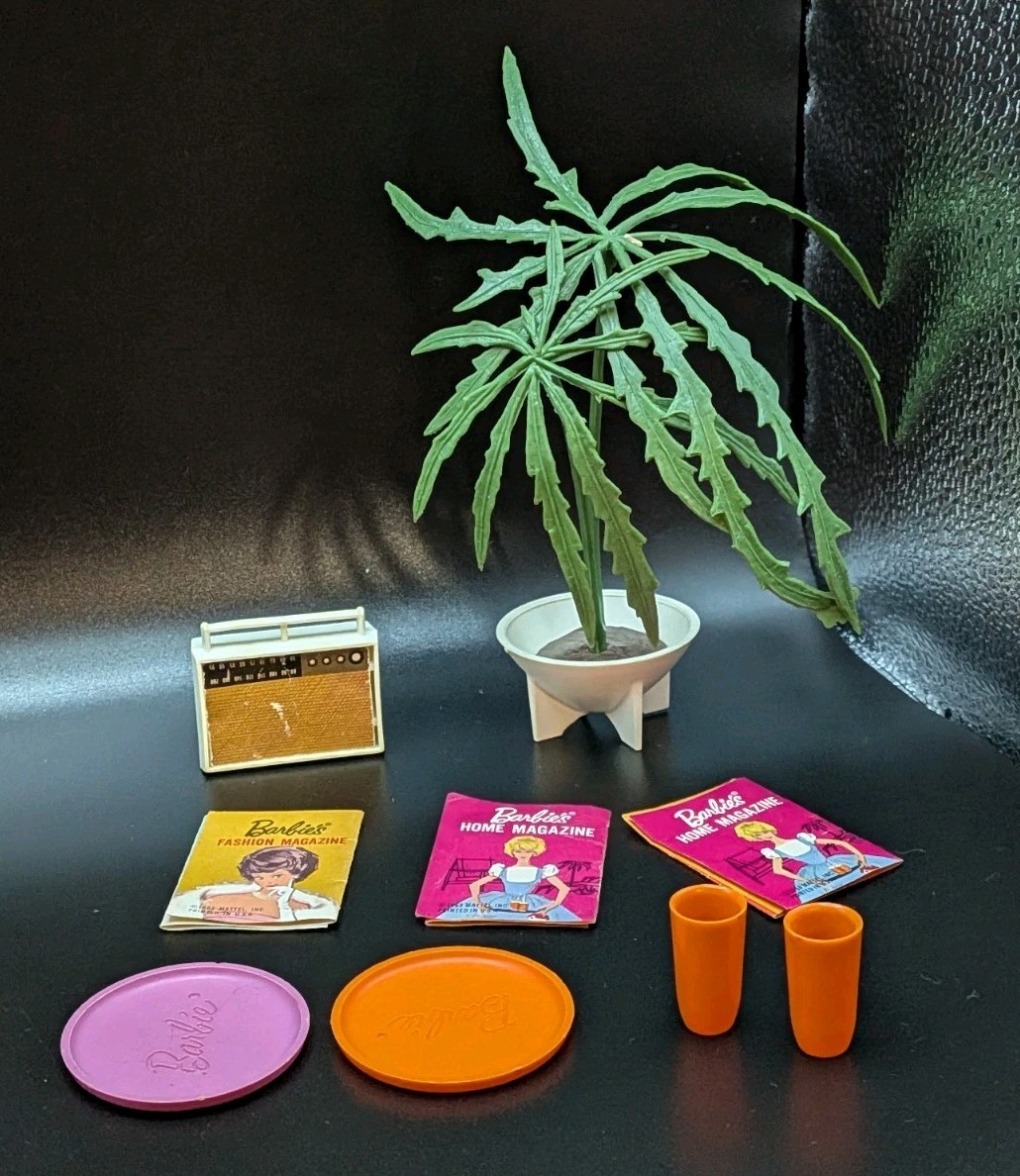 VINTAGE MISS BARBIE GO TOGETHER FURNITURE CUPS PLATES RADIO Plant Magazines 1964 VINTAGE MISS BARBIE GO TOGETHER FURNITURE CUPS PLATES RADIO Plant Magazines 1964