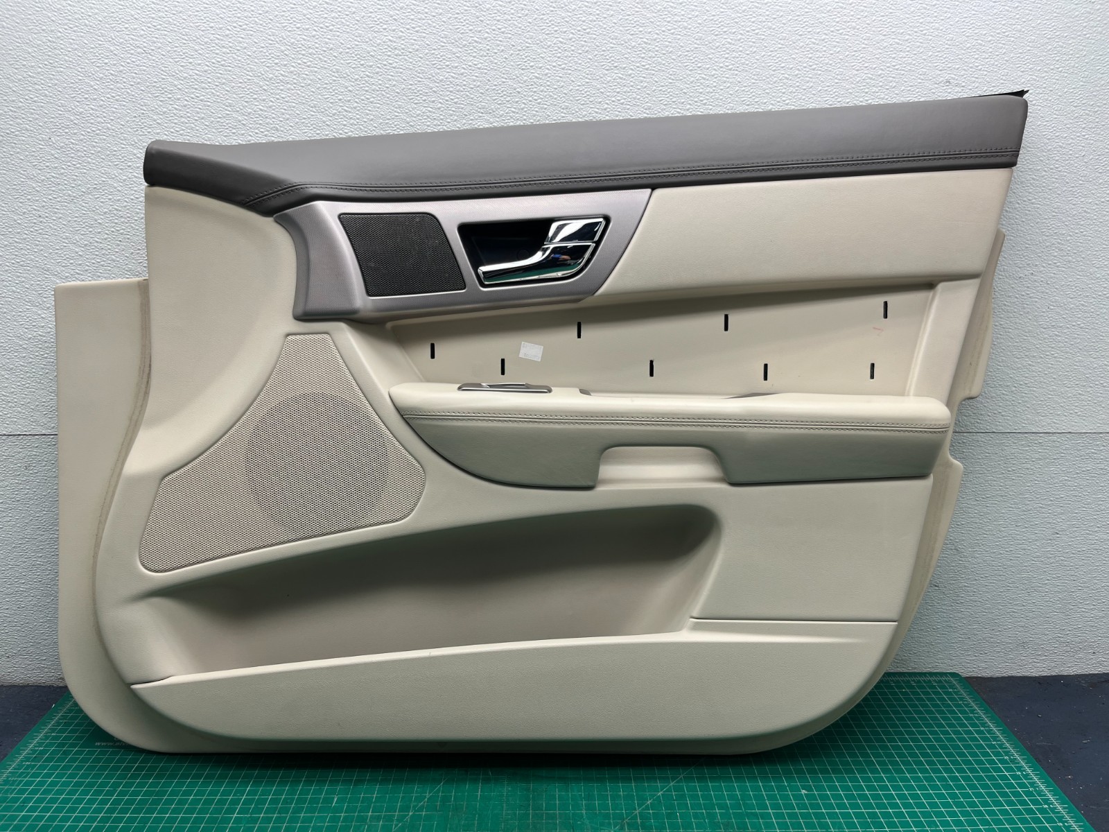 09-11 JAGUAR XF FRONT RIGHT PASSENGER DOOR PANEL OYSTER IVORY OEM