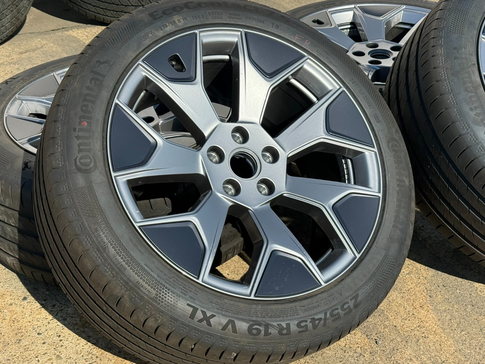 4x OEM 2027 Tesla Model Y L YL Wheels 19\