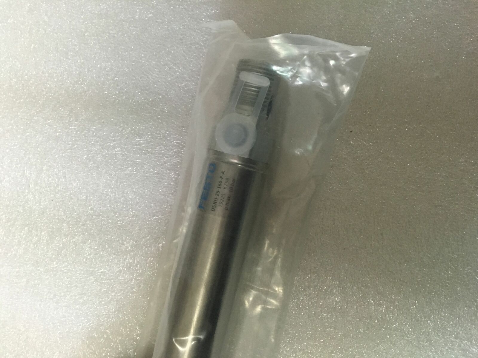 Festo DSNU-25-160-P-A 19225 Cylinder New One  DSNU25160PA