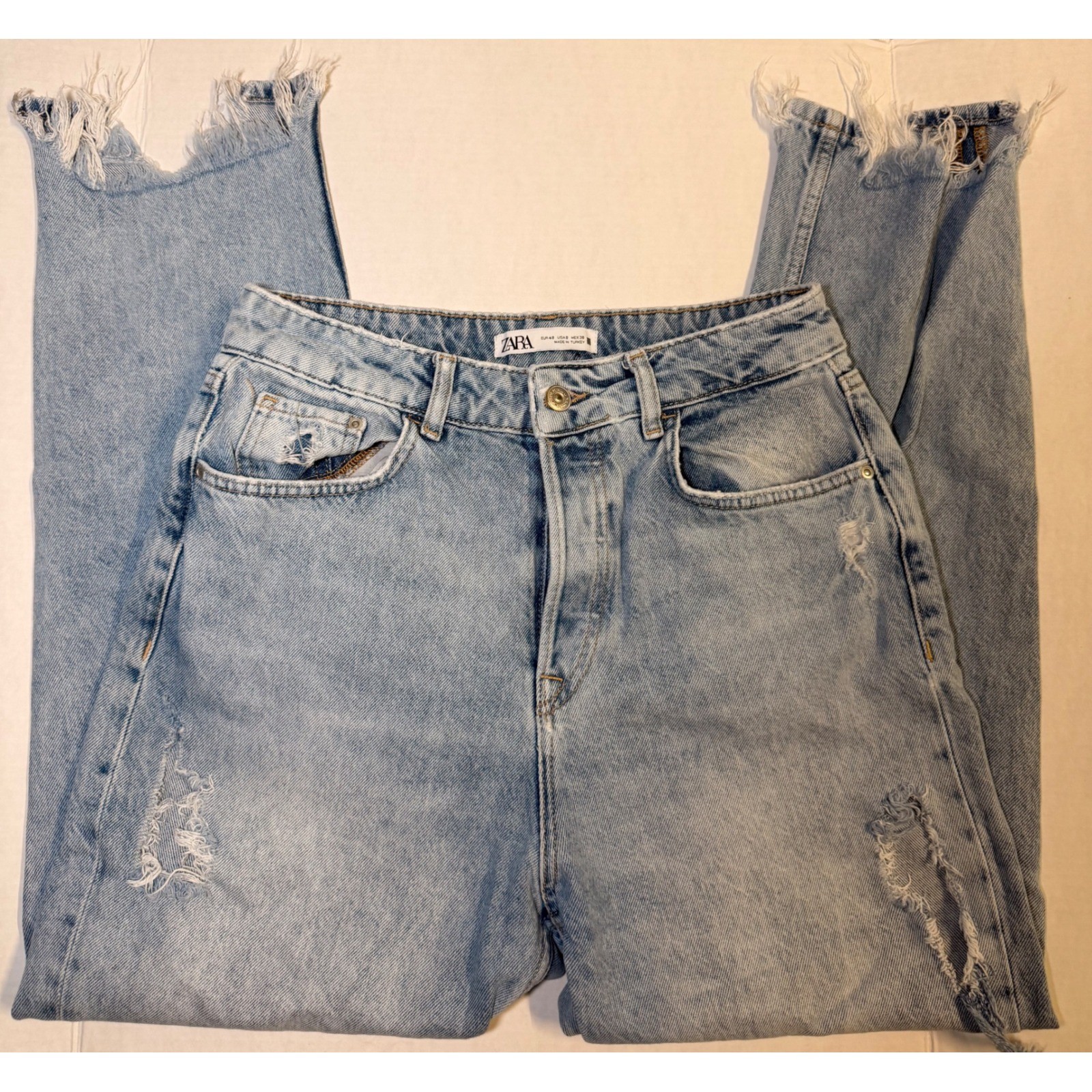 Zara Light Wash Distressed High Waisted Mom Jeans Button Fly Size 8 US 30 MEX Zara Light Wash Distressed High Waisted Mom Jeans Button Fly Size 8 US 30 MEX