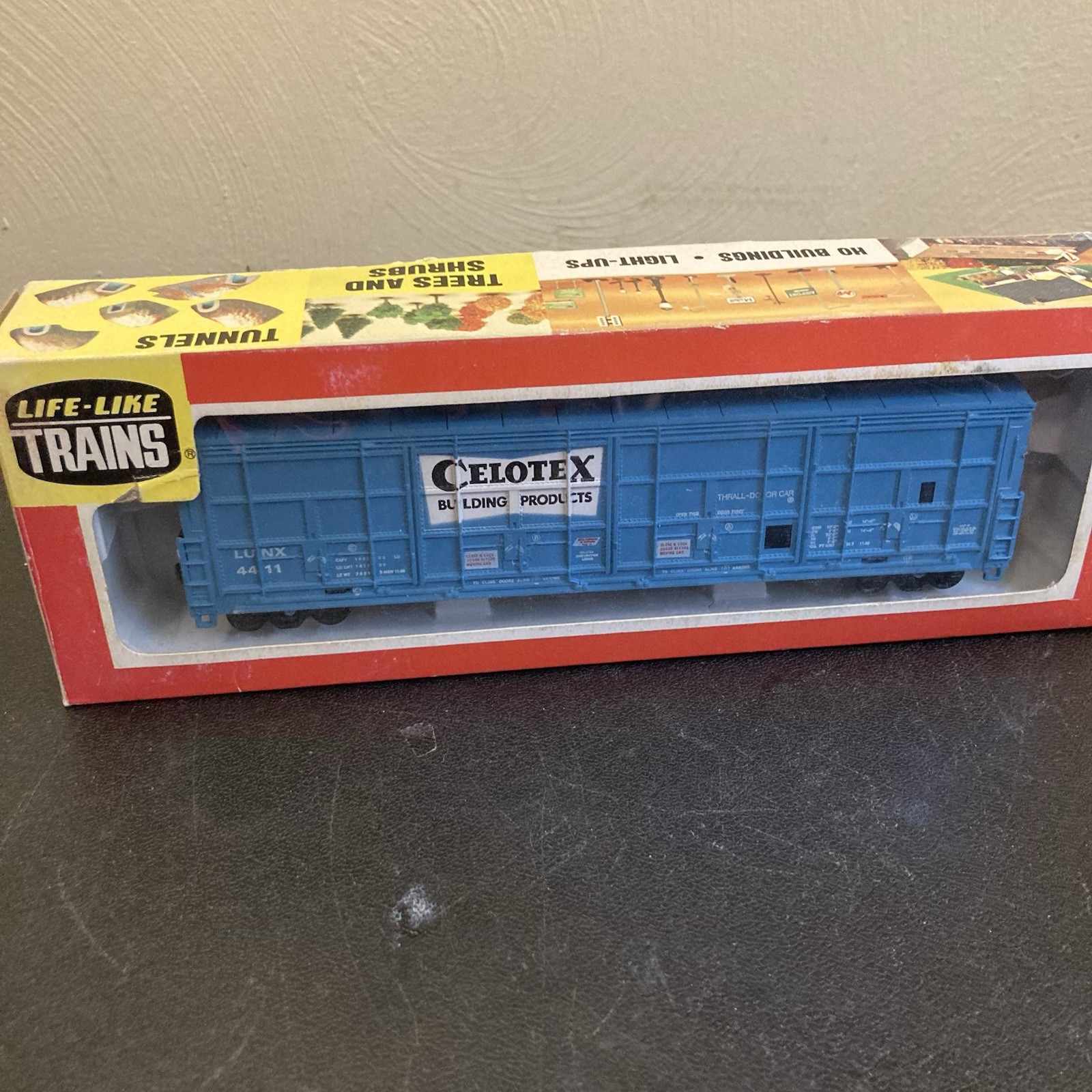Vintage Life-Like 08981 HO Scale Celotex LUNX 4411 Thrall Door Box Car Train