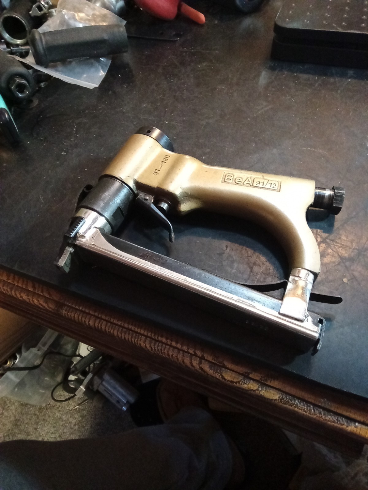 HELLER BeA 91-12 Upholstery Pneumatic Staple Gun