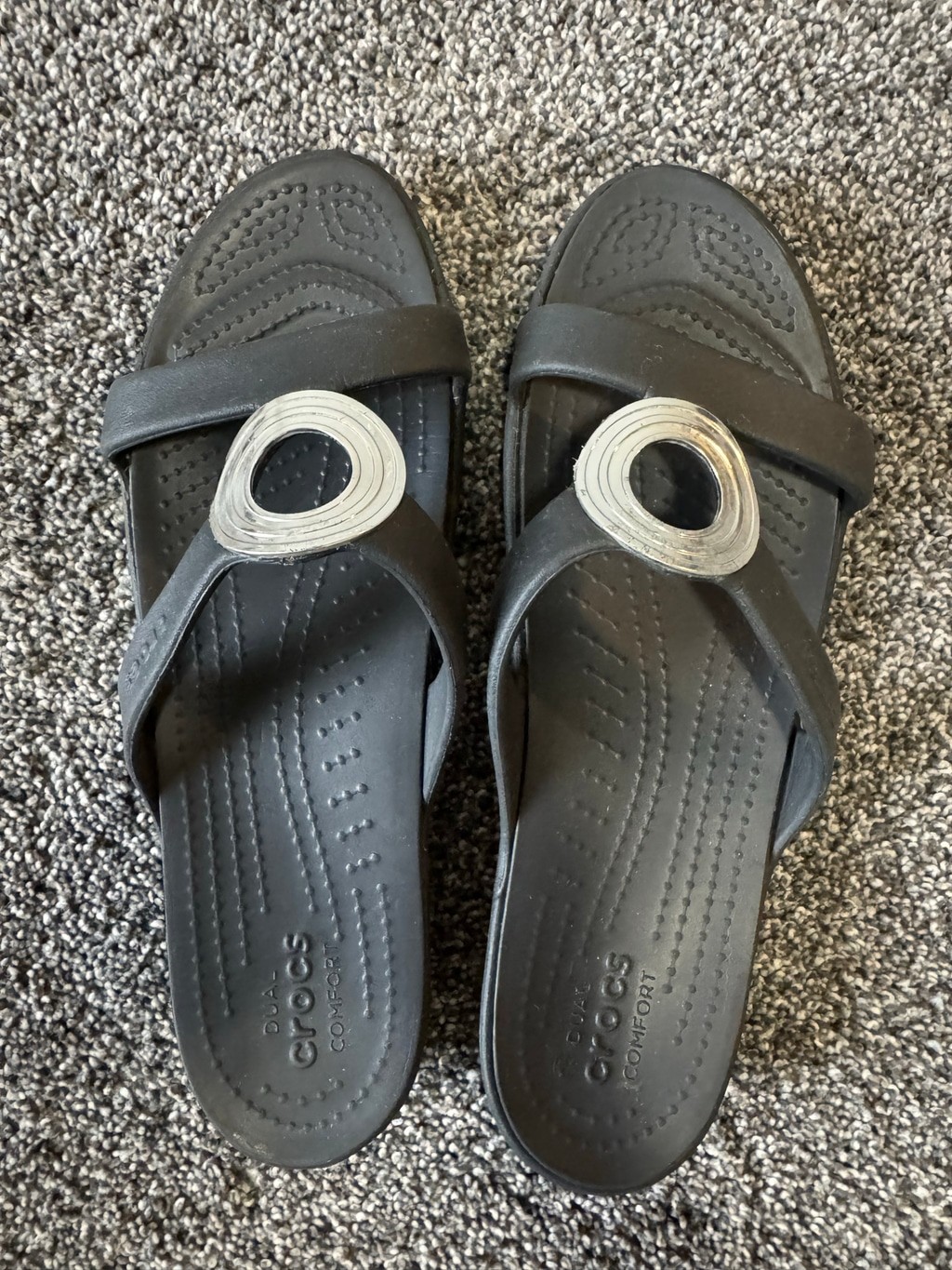 Women’s Crocs Sanrah Beveled Circle Slide Sandal Size 11 Black/Silver