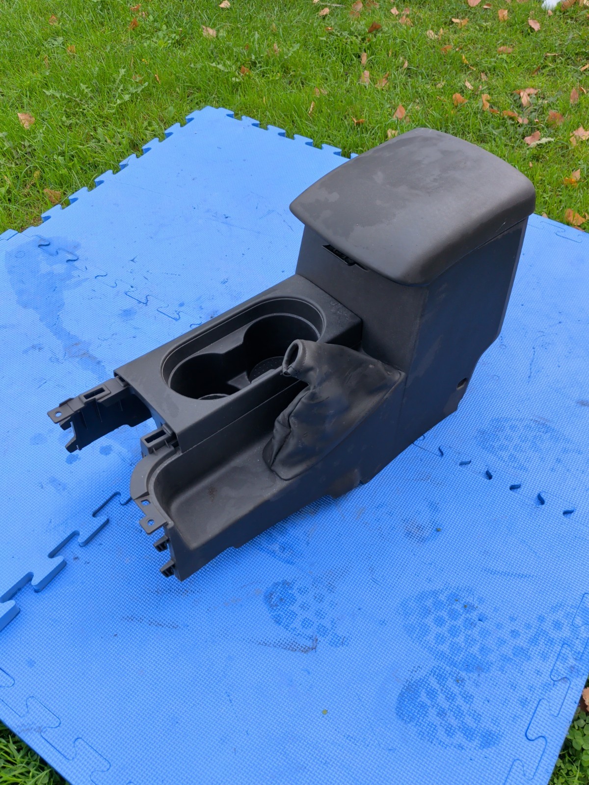 2015-2019 Nissan Frontier King Cab Front Floor Console OEM