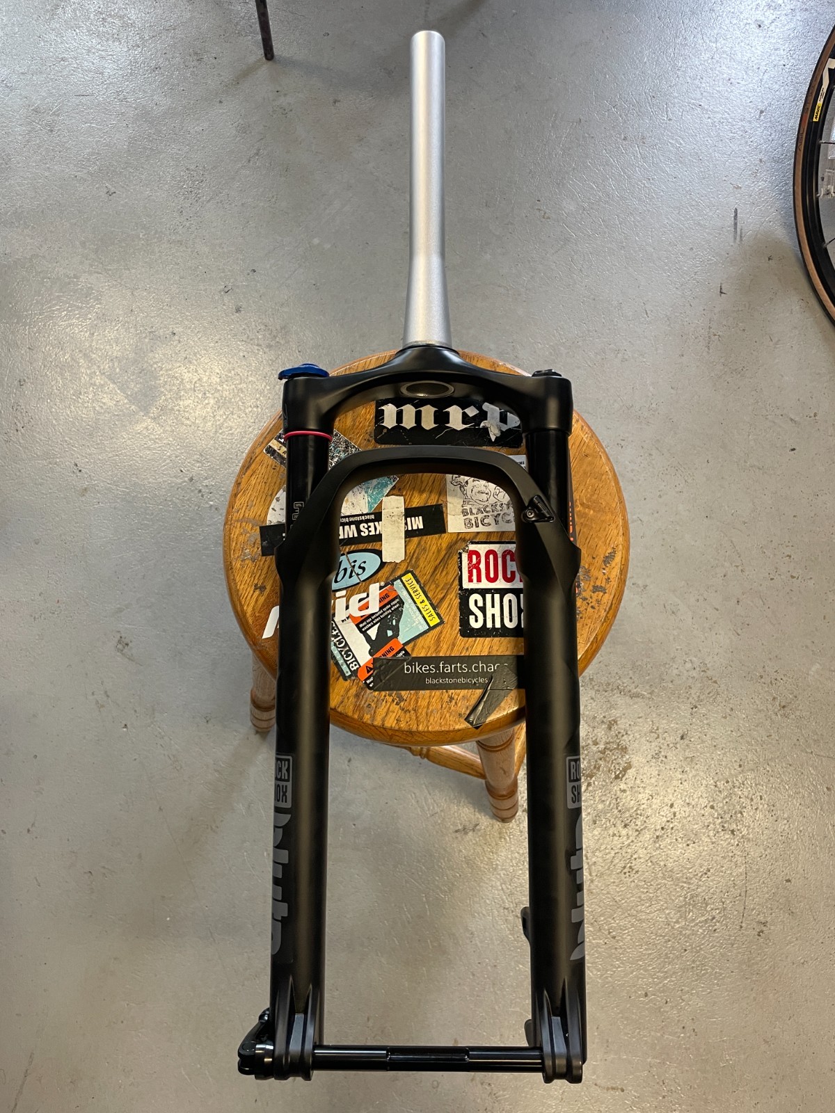 NEW ROCKSHOX BLUTO 26 INCH FAT BIKE SUSPENSION FORK 1 1/8 TAPERED BICYCLE 80MM NEW ROCKSHOX BLUTO 26 INCH FAT BIKE SUSPENSION FORK 1 1/8 TAPERED BICYCLE 80MM
