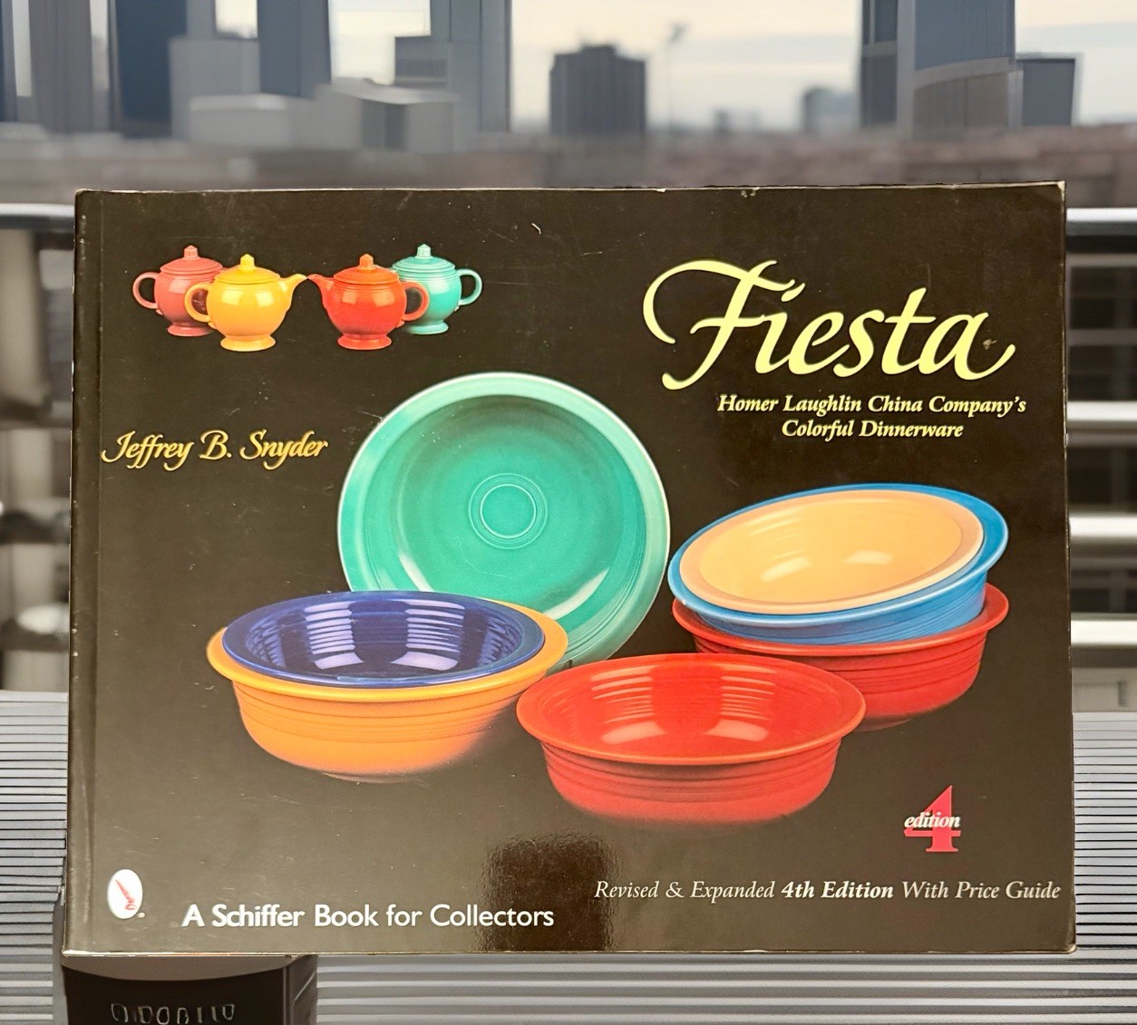 Fiesta : Homer Laughlin China Company’s Colorful Dinnerware 4th Edition Paperbac