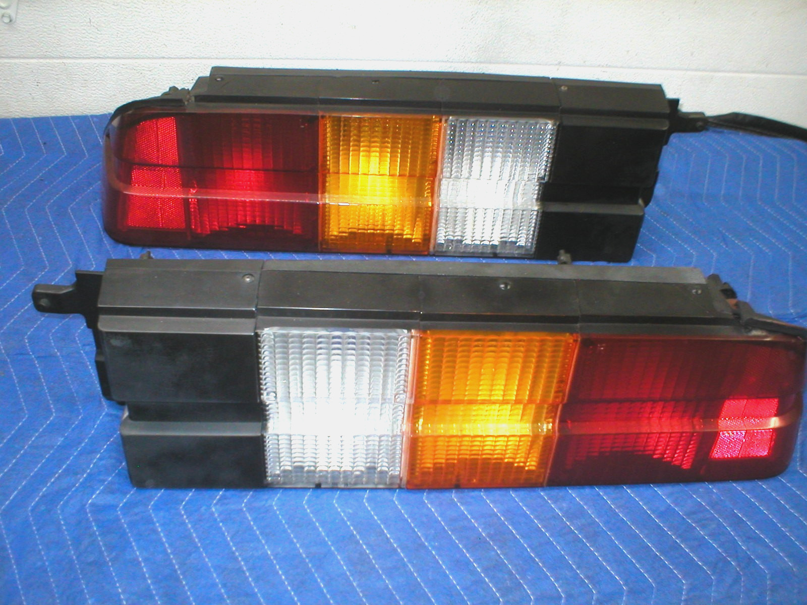 1982-92 Z28 CAMARO IROC Z28 TAIL LIGHTS PAIR LEFT RIGHT TAILIGHTS GM ORIGINAL 84 1982-92 Z28 CAMARO IROC Z28 TAIL LIGHTS PAIR LEFT RIGHT TAILIGHTS GM ORIGINAL 84