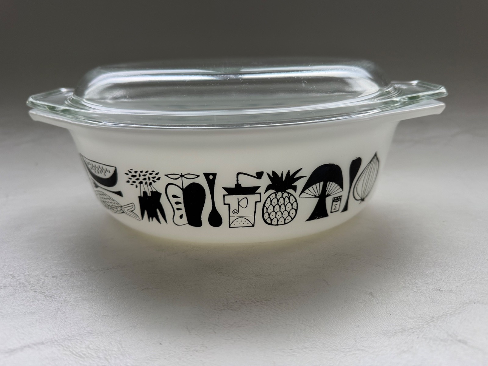 VINTAGE PYREX MOD KITCHEN OVAL COVERED CASSEROLE 1.5 QUART BAKING DISH 