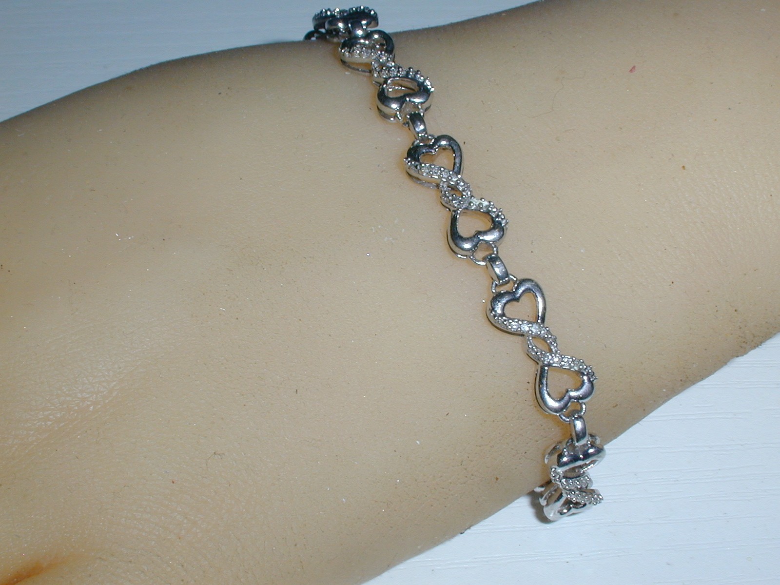 JWBR STERLING SILVER HEART LINKED TENNIS BRACELET WITH DIAMONDS- 7 3/4\ JWBR STERLING SILVER HEART LINKED TENNIS BRACELET WITH DIAMONDS- 7 3/4\