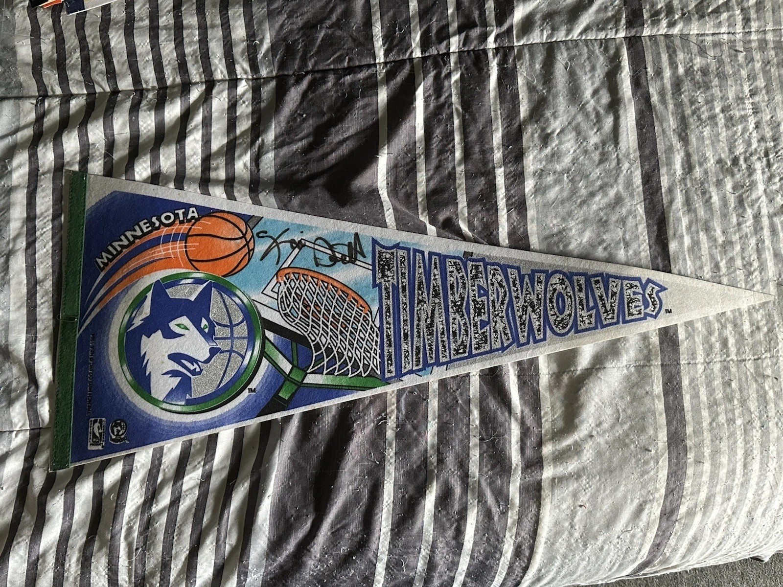 1995 Signature Rookies Kevin Garnett Autographed Tag Express Pennant ROOKIE COA 1995 Signature Rookies Kevin Garnett Autographed Tag Express Pennant ROOKIE COA