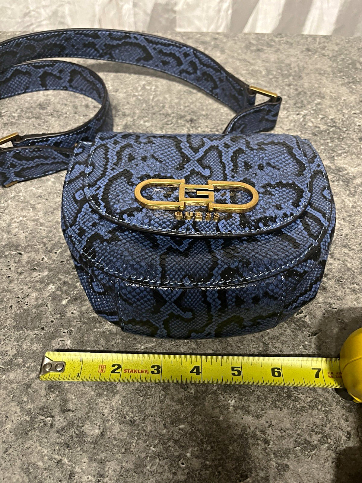 GUESS Blue/Black Snake Print Small Crossbody Buckle Gold Hardware Strap Pockets GUESS Blue/Black Snake Print Small Crossbody Buckle Gold Hardware Strap Pockets