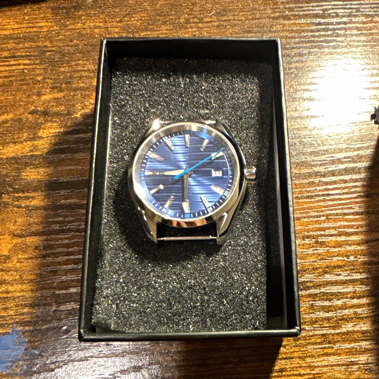 Blue Dial Analog Wristwatch mechanical Date Indicator Silver Case Box Blue Dial Analog Wristwatch mechanical Date Indicator Silver Case Box