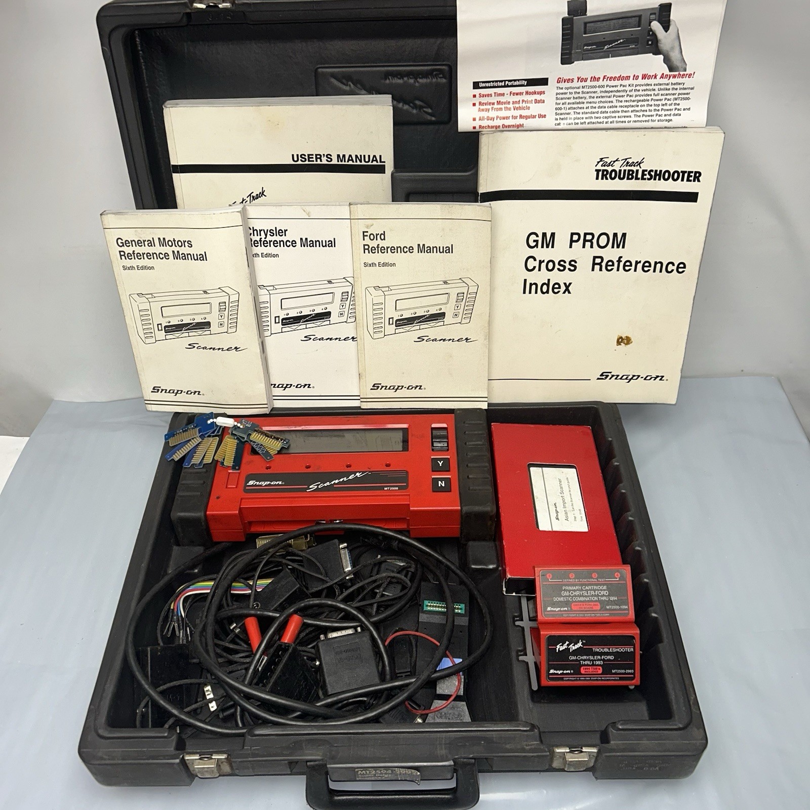 Snap On MT2500 Scanner Kit w/ LOTS of Adapters, Keys, Cartridges & Manuals