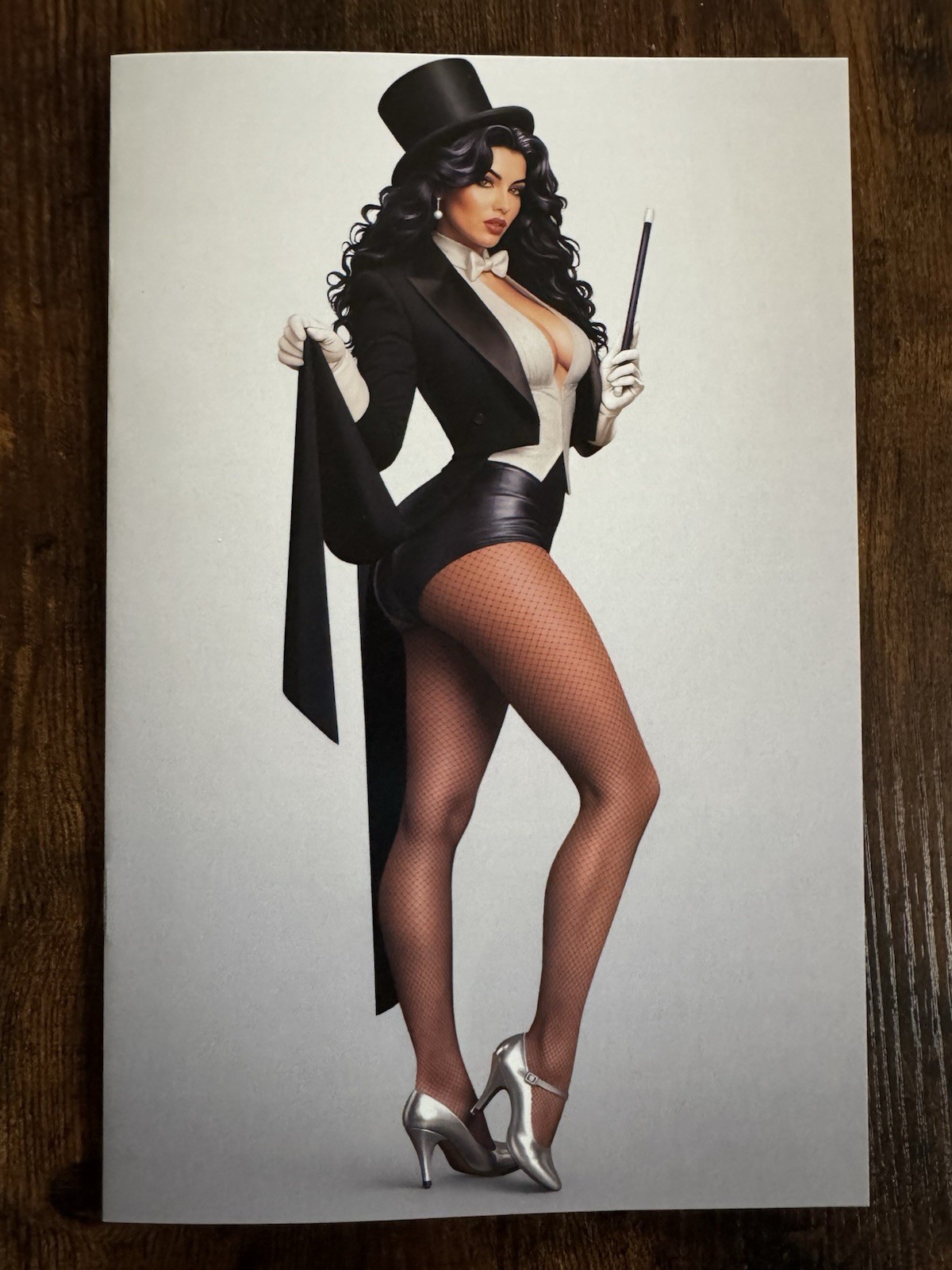 Pin Up Queens #1 Zatanna Cosplay GALLERY Virgin Variant Exclusive Limited To 100 Pin Up Queens #1 Zatanna Cosplay GALLERY Virgin Variant Exclusive Limited To 100