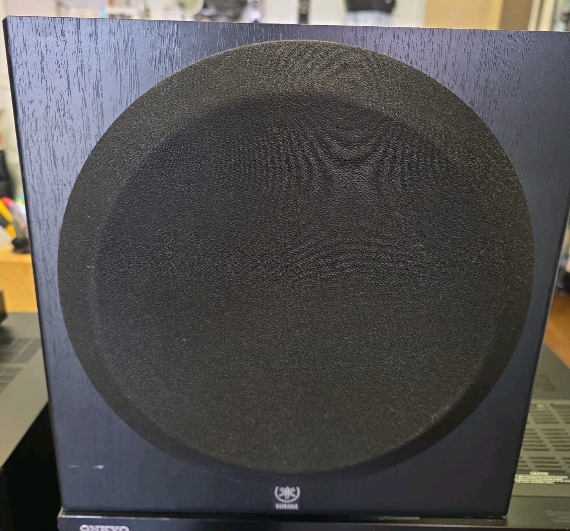 Yamaha YST-SW012 8\