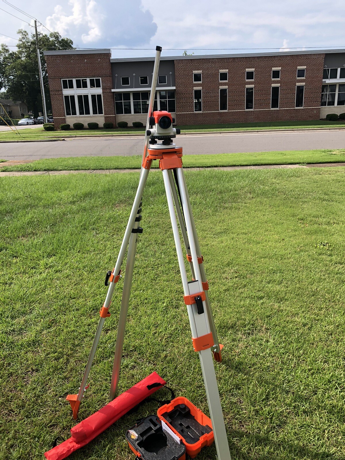 Auto Level Kit Comes Complete With 26X Auto Level, HD Alum. Tripod & 16’ Rod Auto Level Kit Comes Complete With 26X Auto Level, HD Alum. Tripod & 16’ Rod