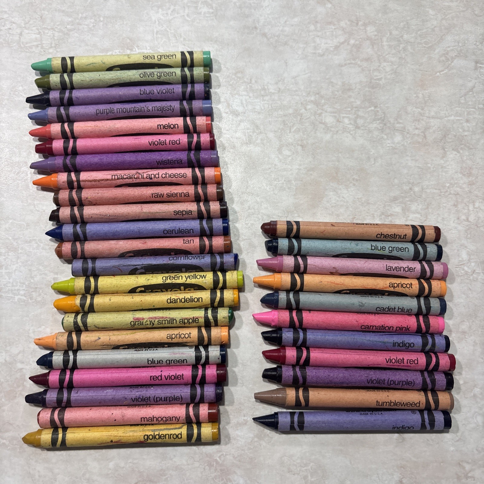 33 Crayola Crayons Rare Retired Discontinued Colors Dandelion Apricot Raw Sienna