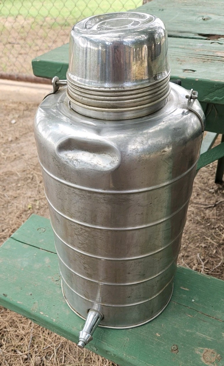 Vintage Carrollton Mfg Co. Model 442 2 Gallon Insulated Cooler Military 35? Vintage Carrollton Mfg Co. Model 442 2 Gallon Insulated Cooler Military 35?