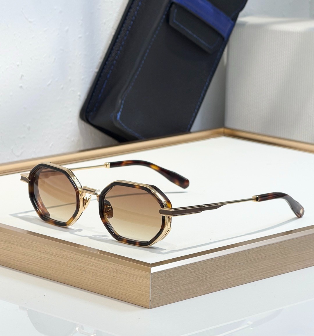 T-HENRI SQUADRA Tortoise Gold Octagonal Sunglasses Brown Gradient Lens 48-24-145