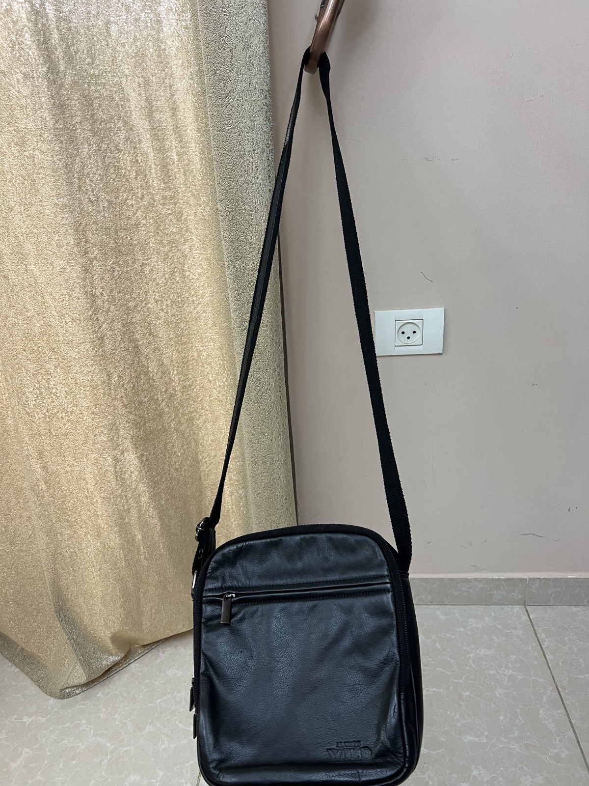 Genuine leather men\'s black bag / classic elegant style, durable & in good condi