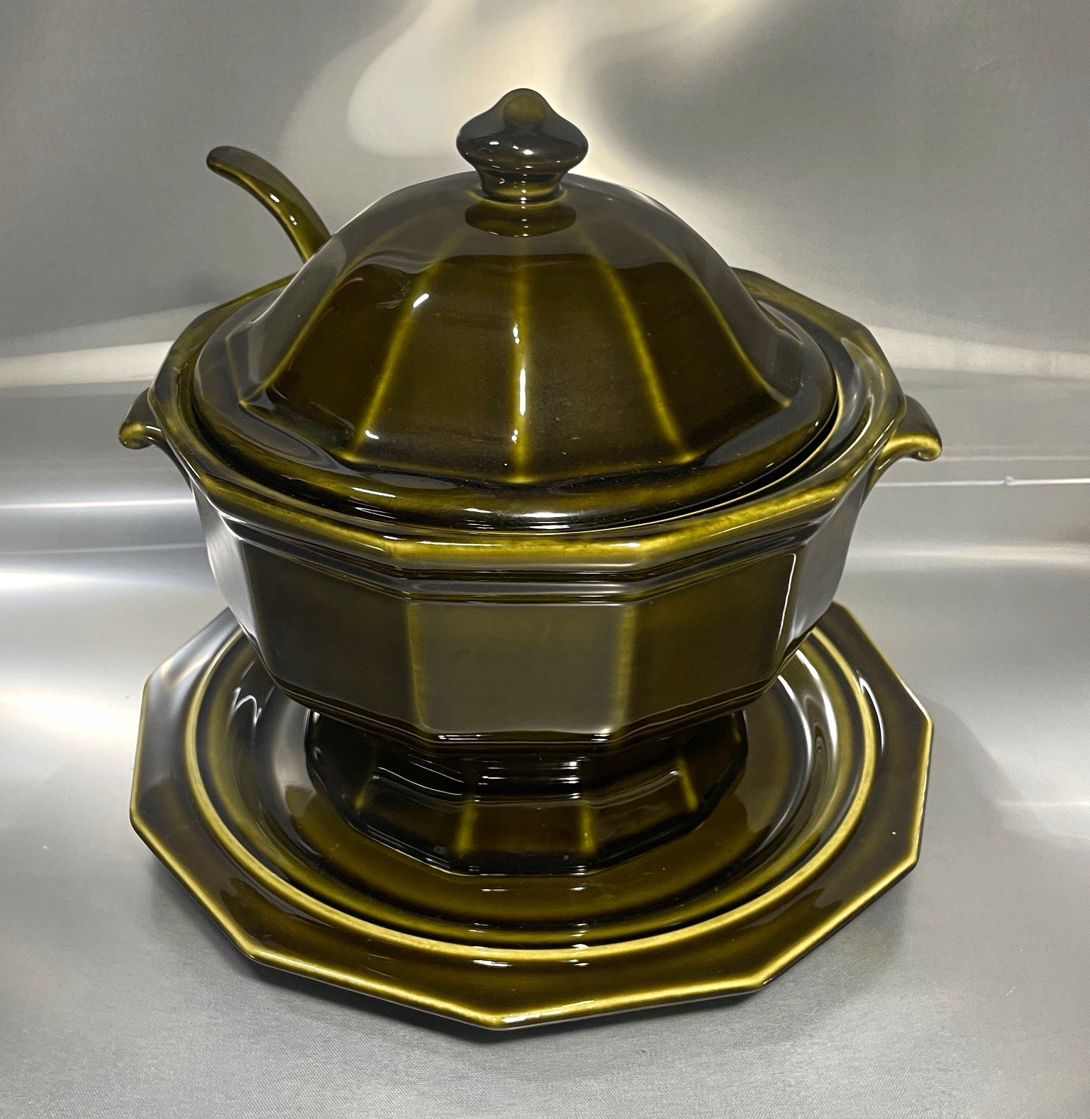 Pfaltzgraff Green Stoneware Soup Tureen 2.2 qt w Lid Ladle Stand Vintage