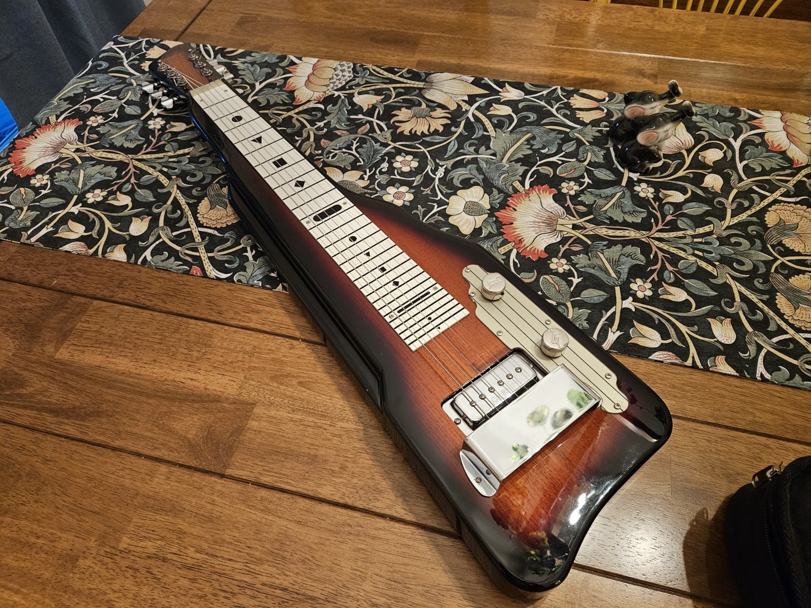 Gretsch G5700 Electromatic Lap Steel 6-String Electric Guitar Tobacco w/ Gig Bag Gretsch G5700 Electromatic Lap Steel 6-String Electric Guitar Tobacco w/ Gig Bag