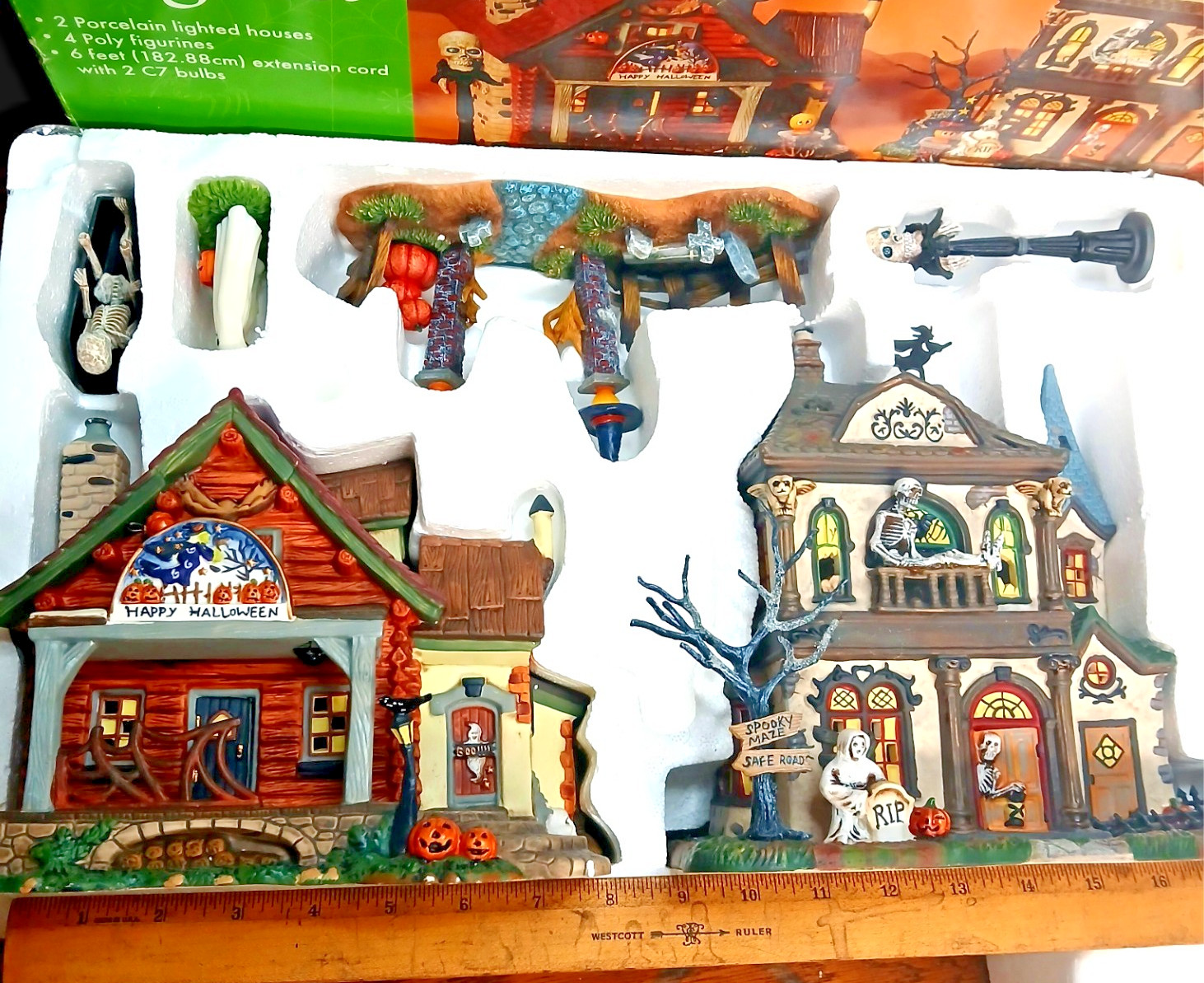Vintage HALLOWEEN ceramic Village 7-piece - Dept 18 unused