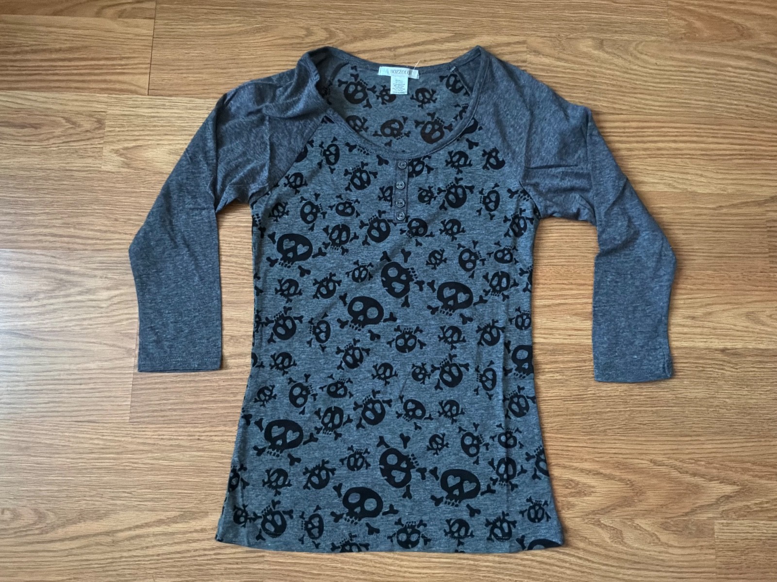VTG Y2K AOP Skull fitted Henley raglan long sleeve shirt sz s mall goth grunge VTG Y2K AOP Skull fitted Henley raglan long sleeve shirt sz s mall goth grunge