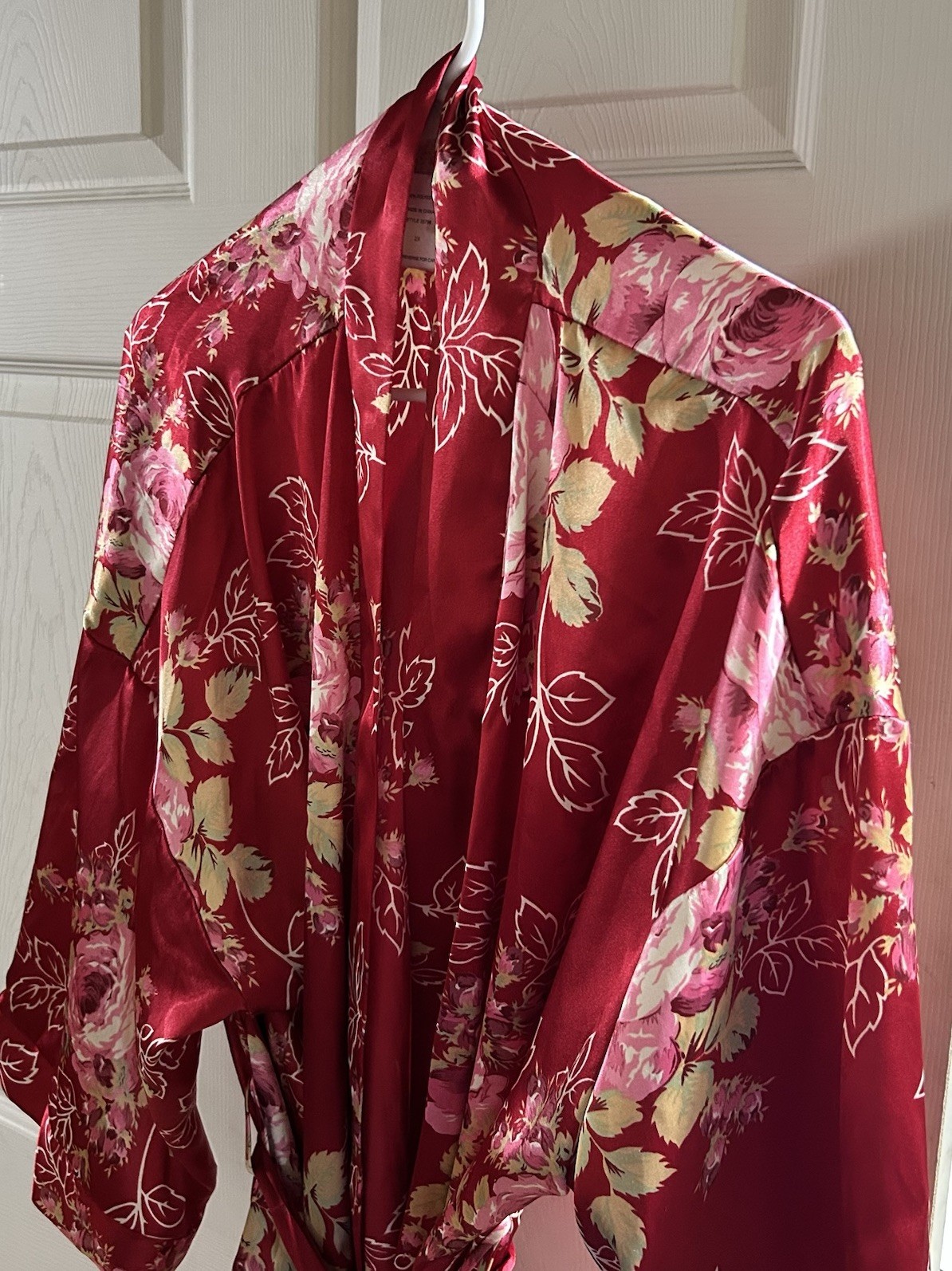 Vtg Inner Most Robe Satin Red Paisley 2x Vtg Inner Most Robe Satin Red Paisley 2x