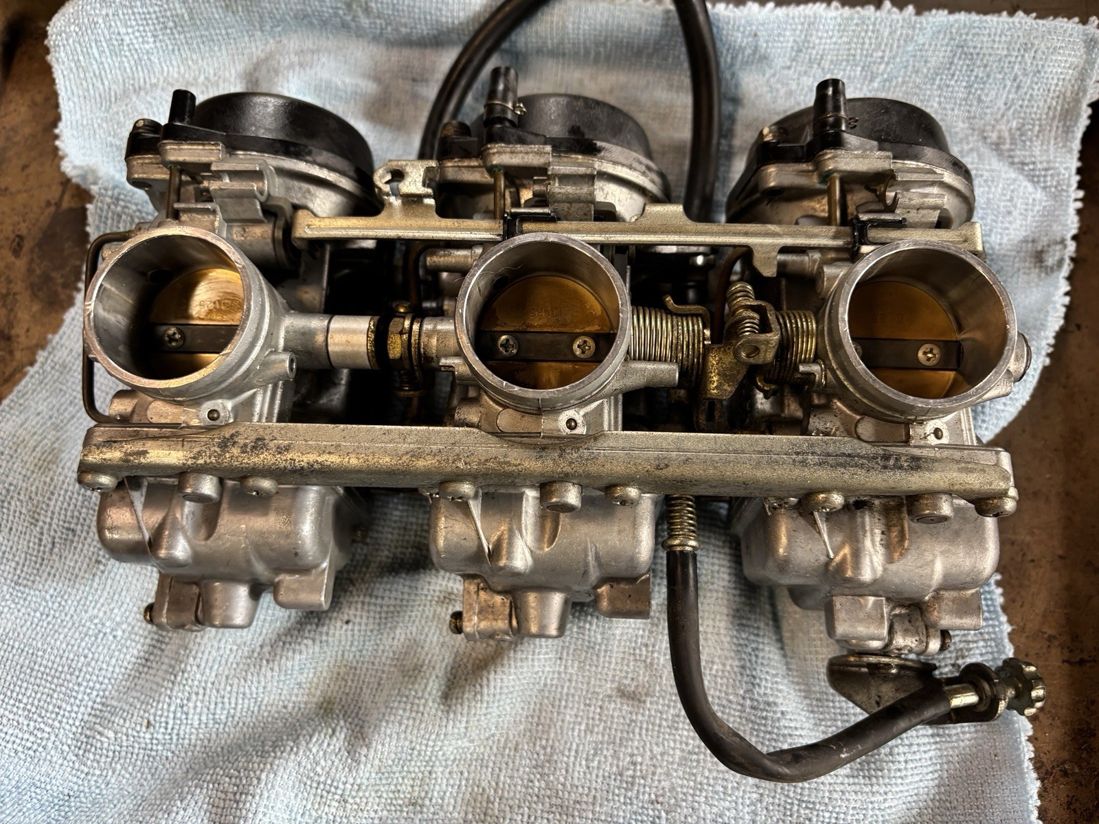 Triumph T300 Mikuni Carbs Clean 900 Daytona Speed Triple Sprint Trident Trophy
