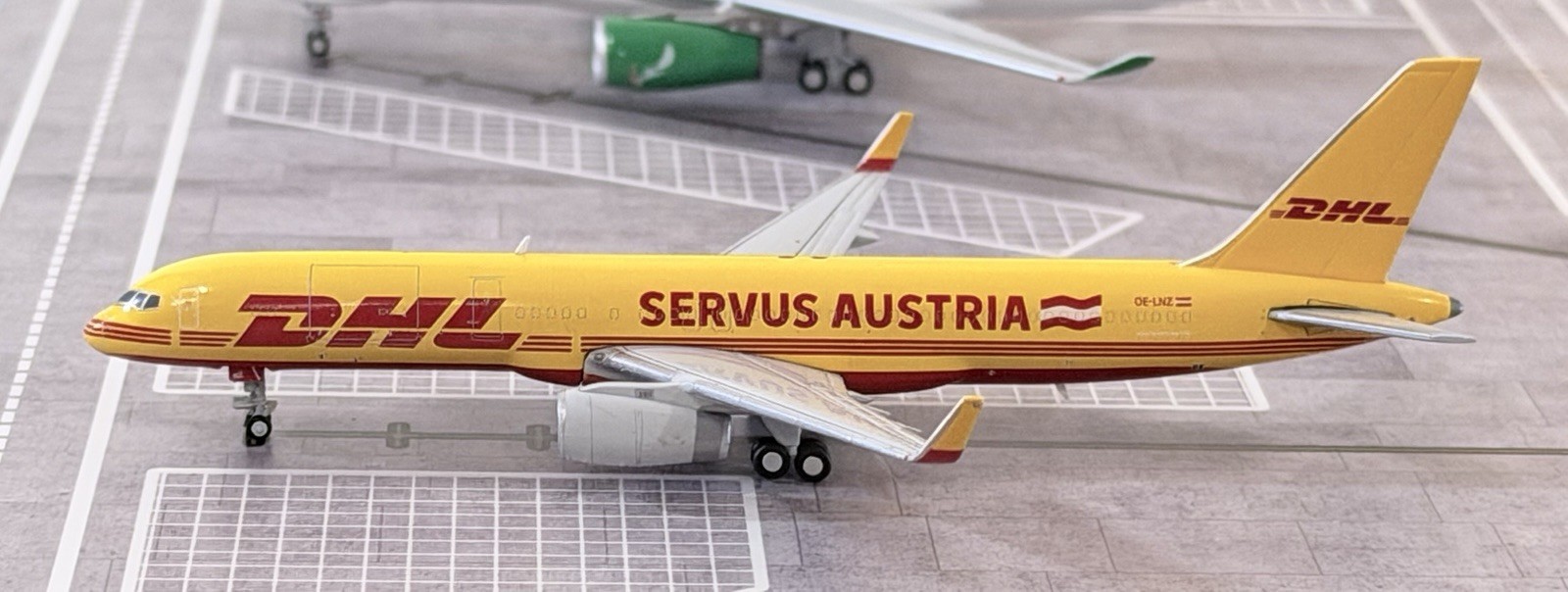 JC WINGS DHL AUSTRIA BOEING 757-200PCF 1:400 DIECAST MODEL JC4DHL0037 IN STOCK
