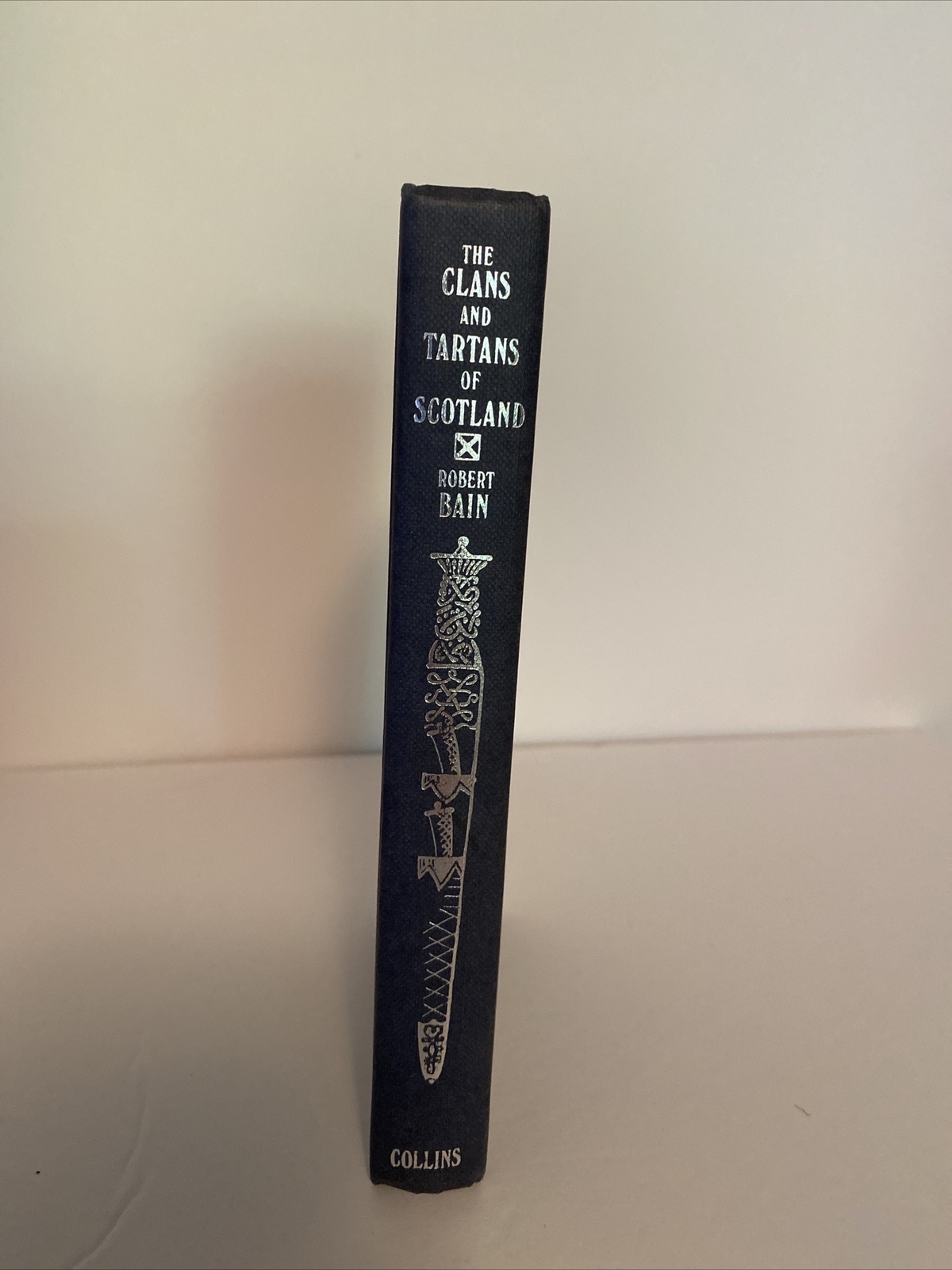 Robert Bain\'s Book The Clans and Tartans of Scotland HC 1947