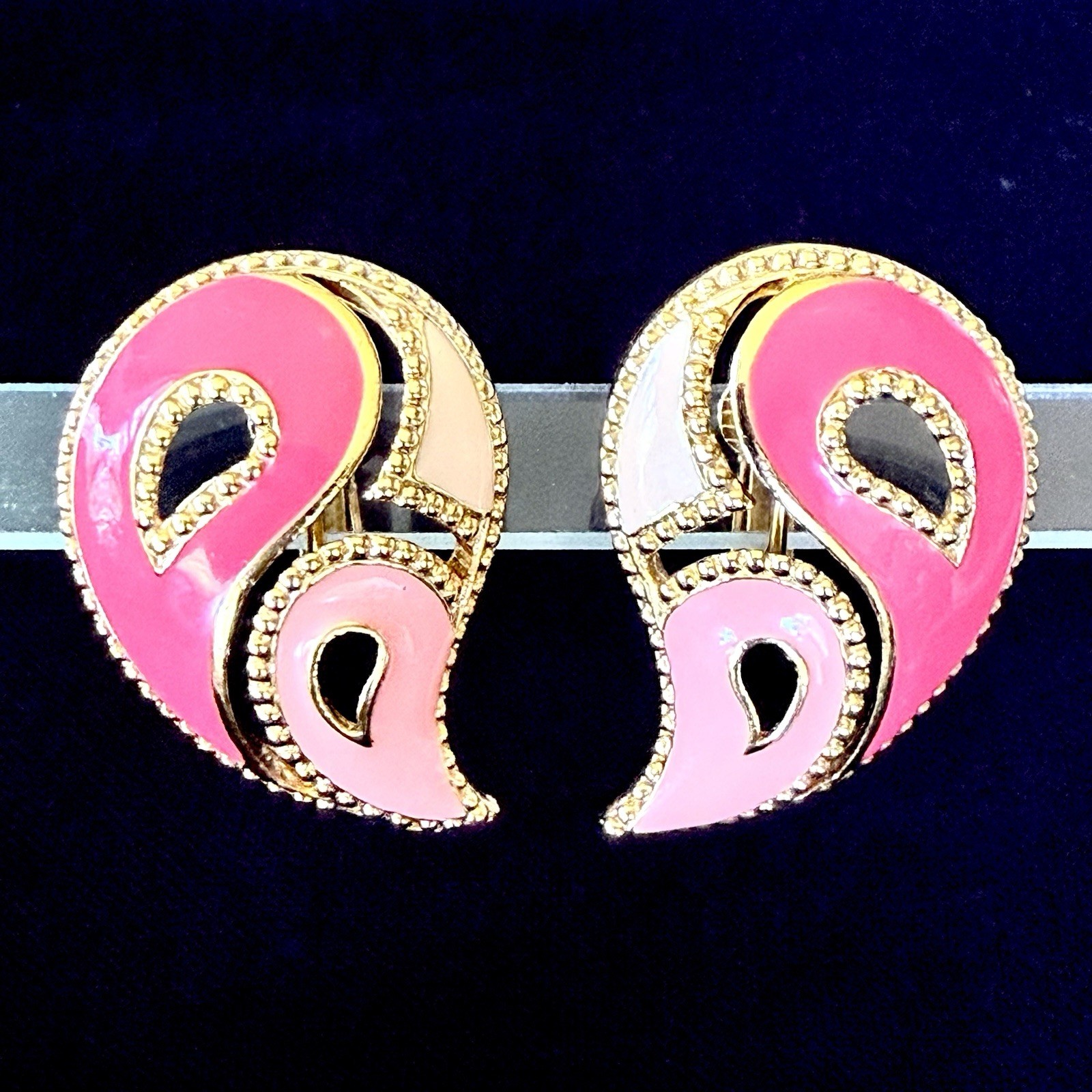 Vintage Avon Kaleidoscope Pink Enamel Paisley Clip On Earrings Gold Tone 1980s H