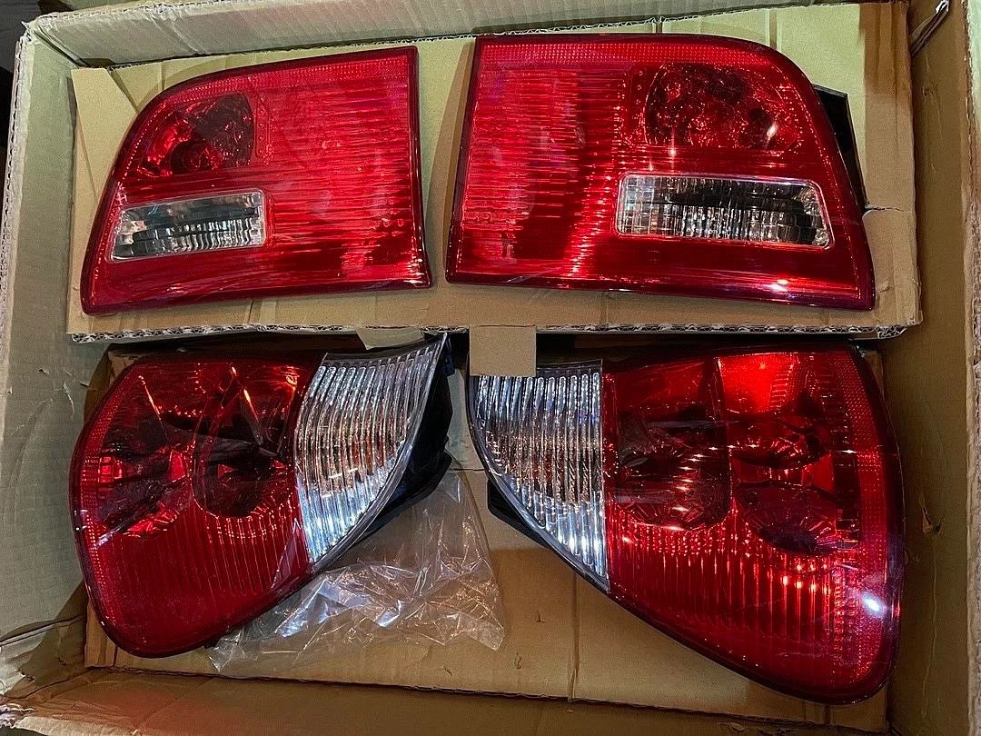 00-06 BMW X5 RED CLEAR PAIR OF TAILLIGHTS 00-06 BMW X5 RED CLEAR PAIR OF TAILLIGHTS