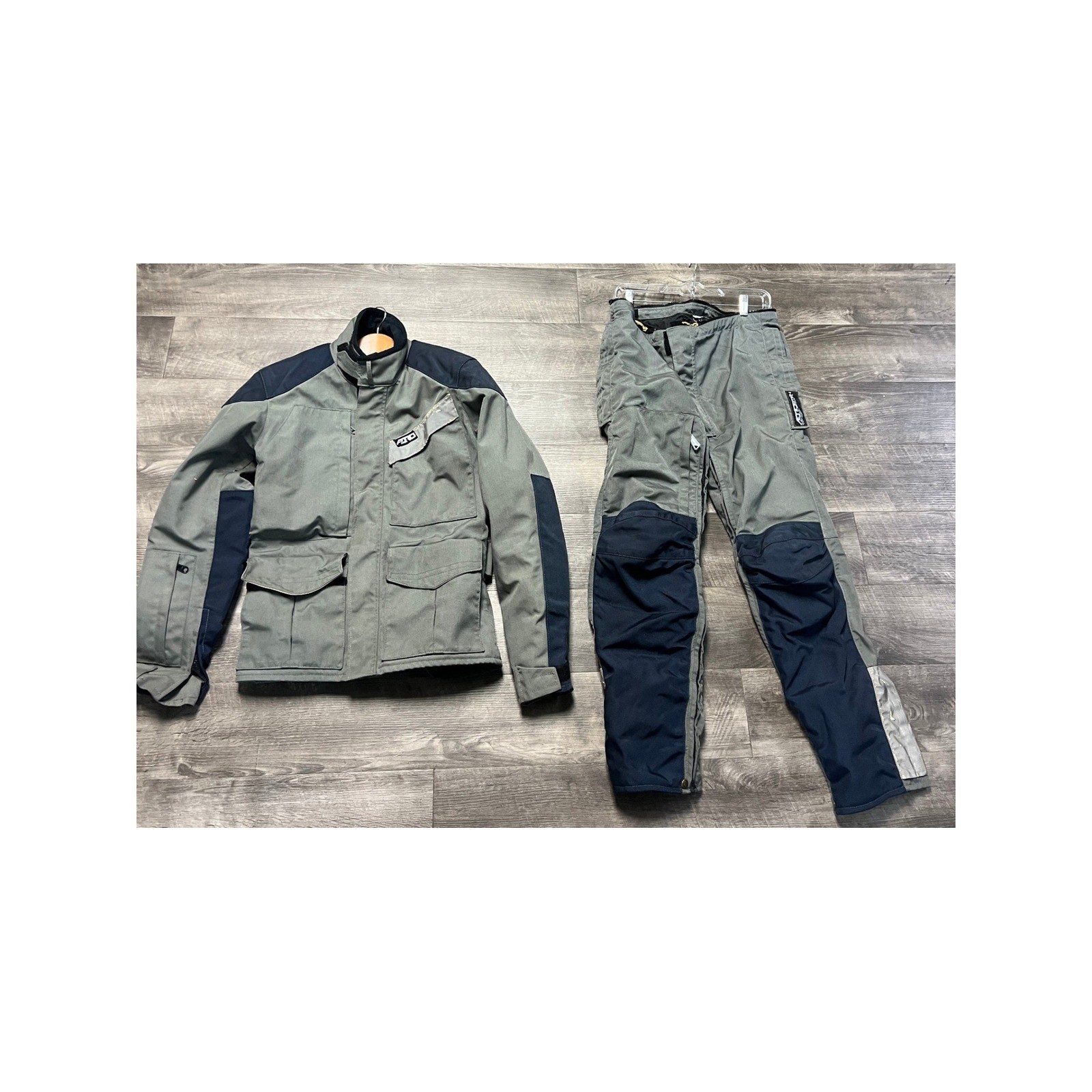 Aerostich Roadcrafter Gore-Tex Motorcycle Suit Mens L Jacket Pants Grey Navy Aerostich Roadcrafter Gore-Tex Motorcycle Suit Mens L Jacket Pants Grey Navy