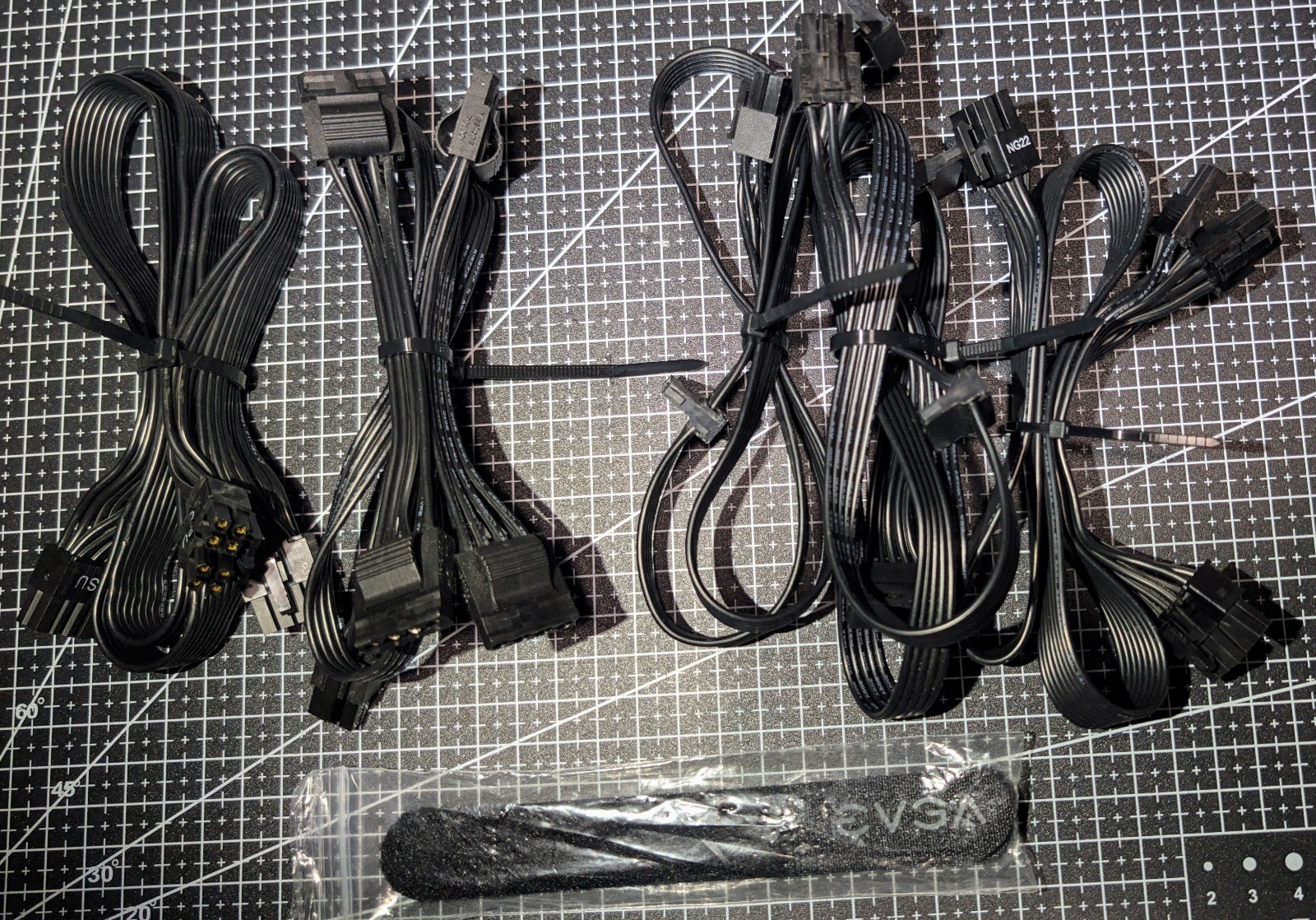 EVGA 550GS Modular Power Supply Cable Set + Straps (Incomplete) - Functional EVGA 550GS Modular Power Supply Cable Set + Straps (Incomplete) - Functional