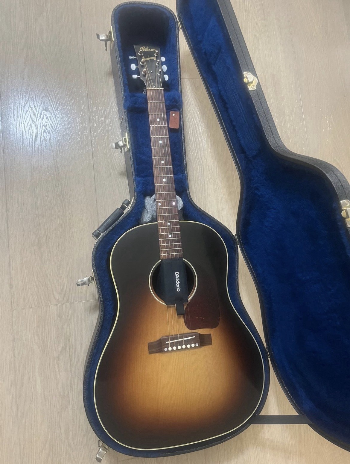 Gibson J-45 Banner True Vintage Gibson J-45 Banner True Vintage