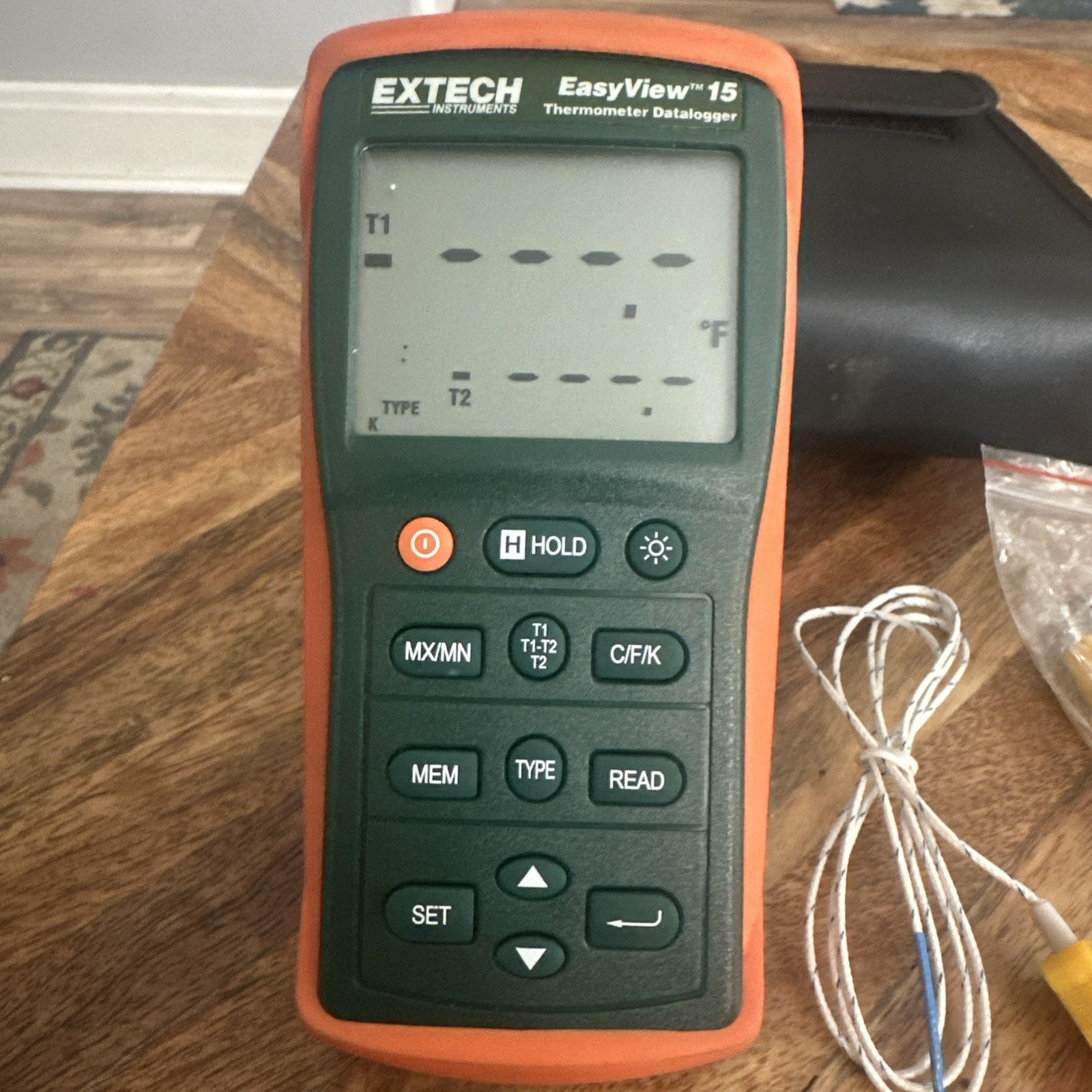 Extech EA15 Easy View Temperature Datalogging Dual Input Thermometer Extech EA15 Easy View Temperature Datalogging Dual Input Thermometer