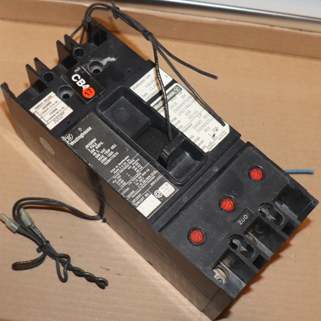One Westinghouse JB3200W 3 Pole 200 Amp Trip 600V w/ Aux Switch Breaker OG#17